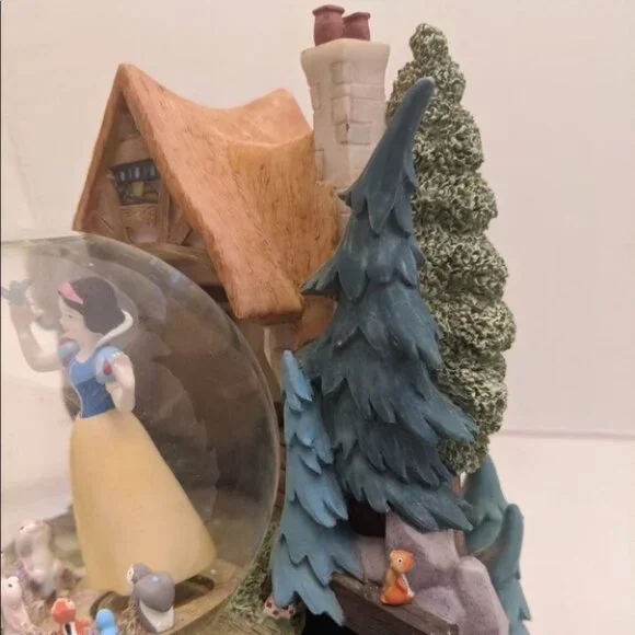 Disney SNOW WHITE & SEVEN DWARVES large Music SNOW GLOBE collectible holidays - Picture 6 of 13